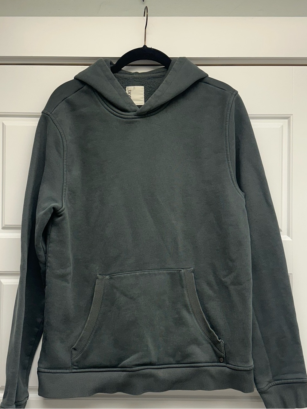 Vuori Men's Hoodie in Charcoal